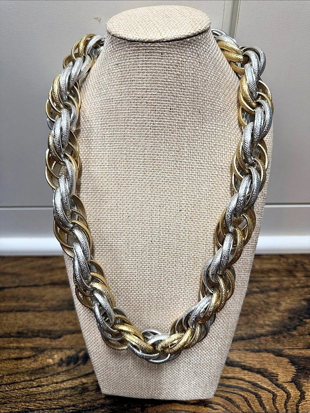 Mixed-Tone Statement Chain Necklace Like New